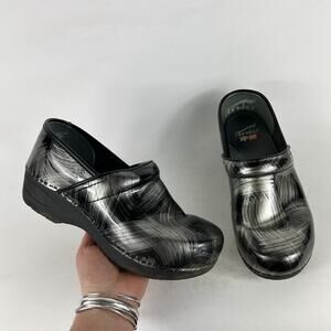 Dansko XP 2.0 women's size 9 silver swirl classic slip on minimalist office clog
